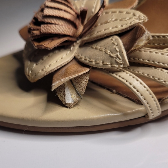 BERTINNI Feminine Flowered Women's Sandals - Picture 2 of 9